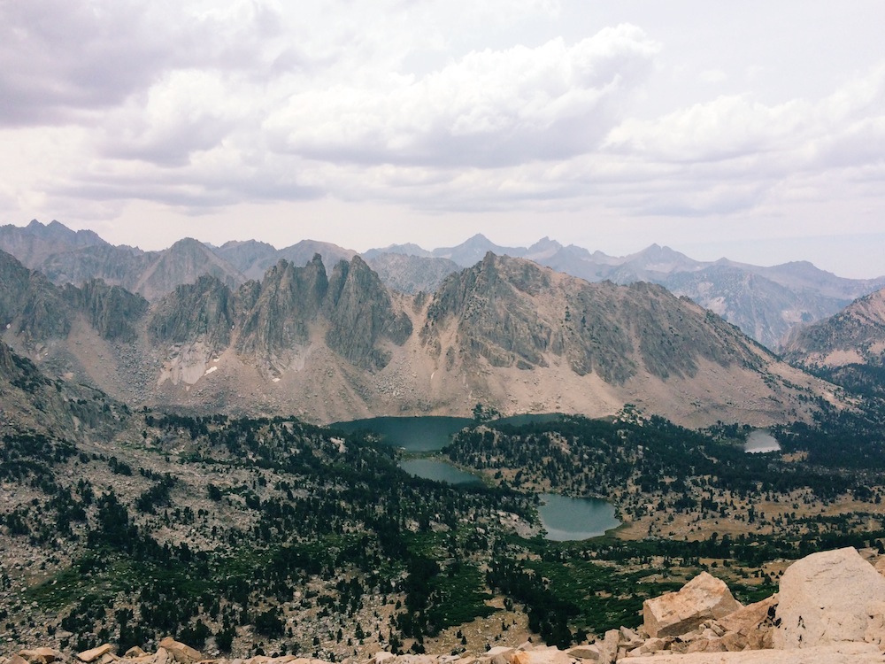 Lakes and granite peaks dot the landscape on the Kings Canyon National Park side of Kearsarge Pass.&nbsp; 
