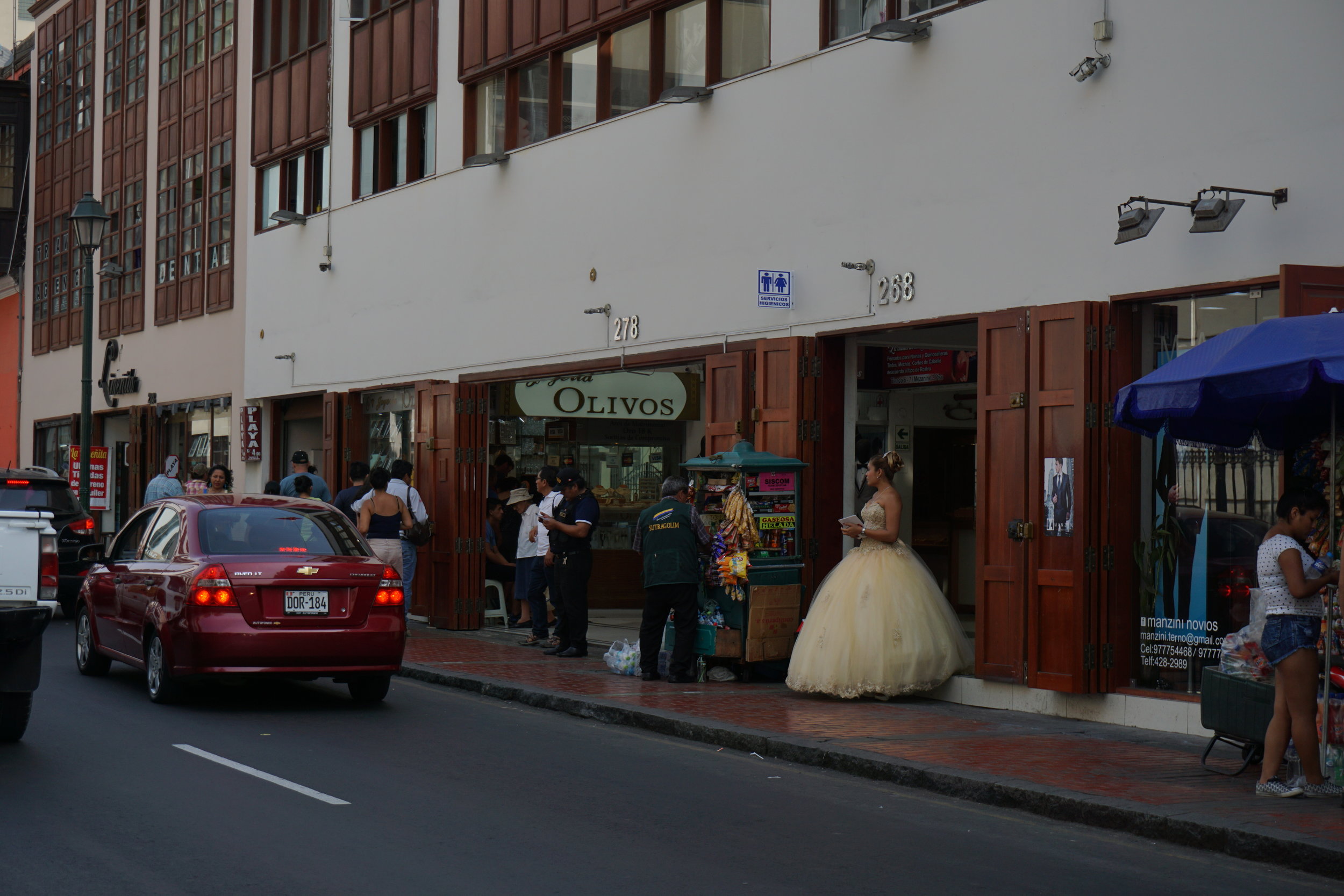  The odd sight of a vendor dressed as a princess amid the hustle and bustle of Lima's central district. 