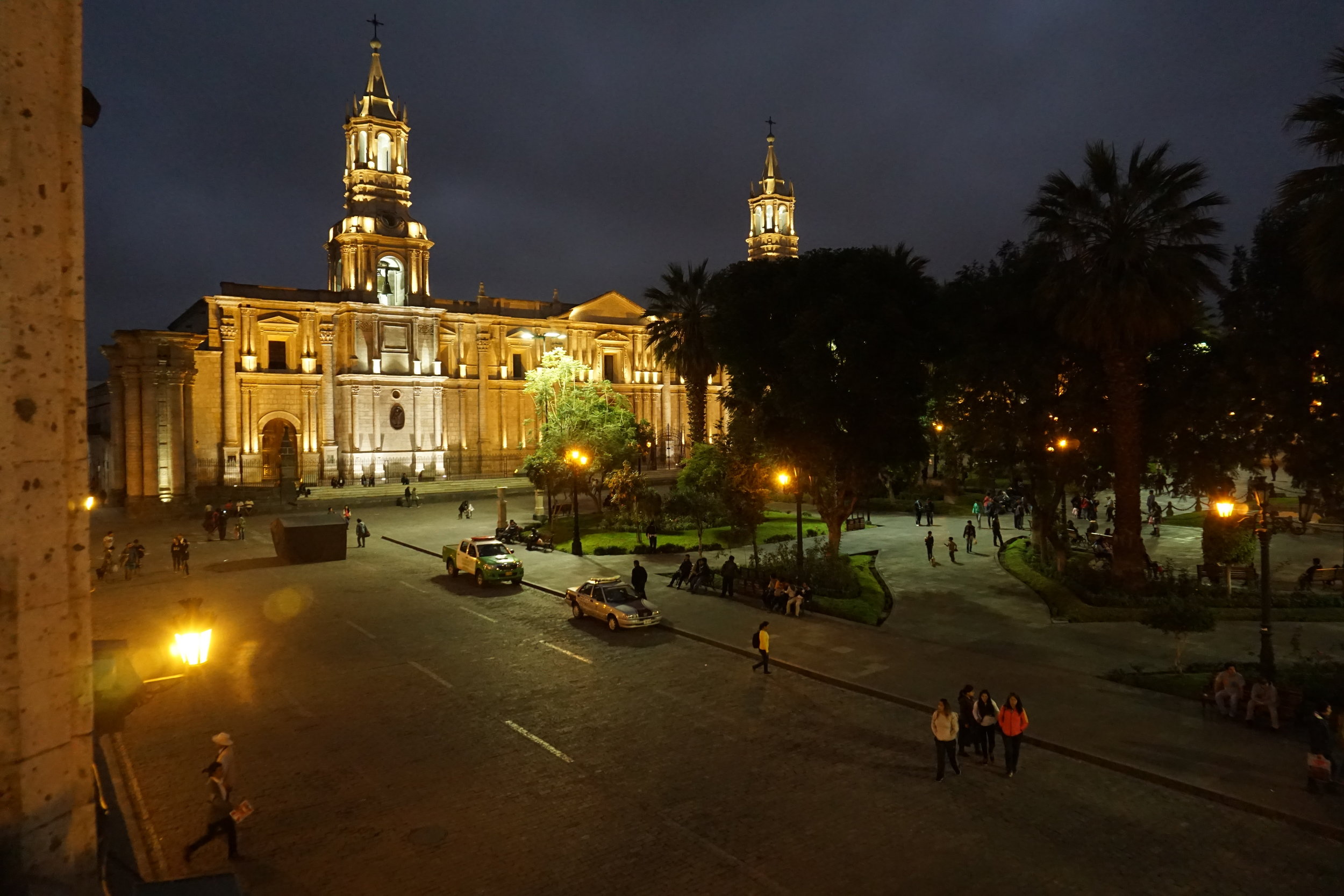  View of the main plaza of "La Ciudad Blanca" (Arequipa) 