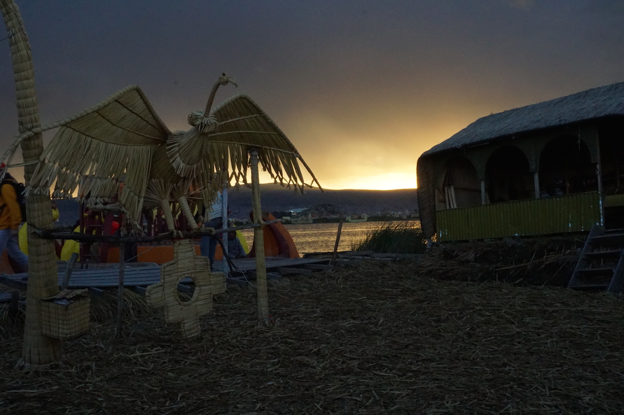  A dramatic sunset on one of the Uros Islands.&nbsp; 