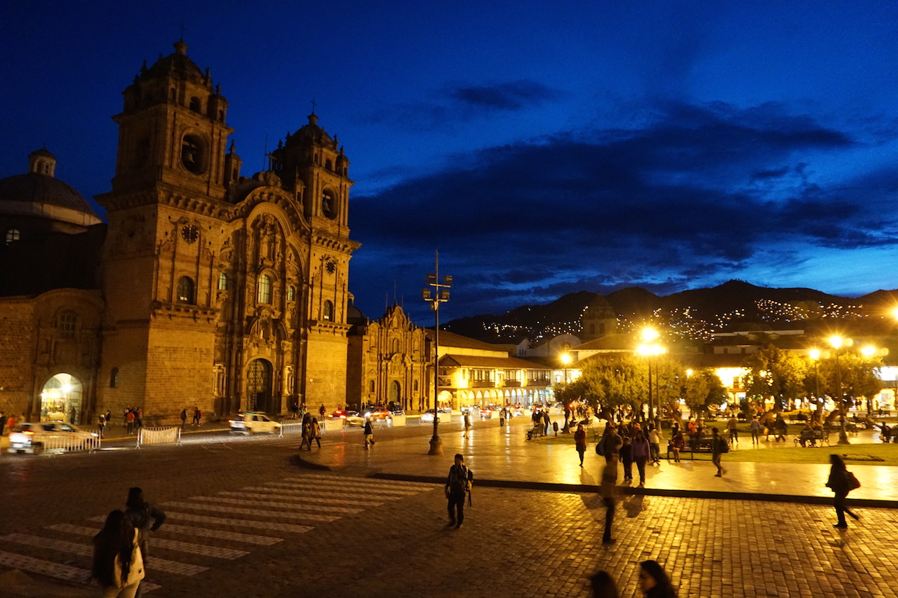  Cusco's main plaza at night 