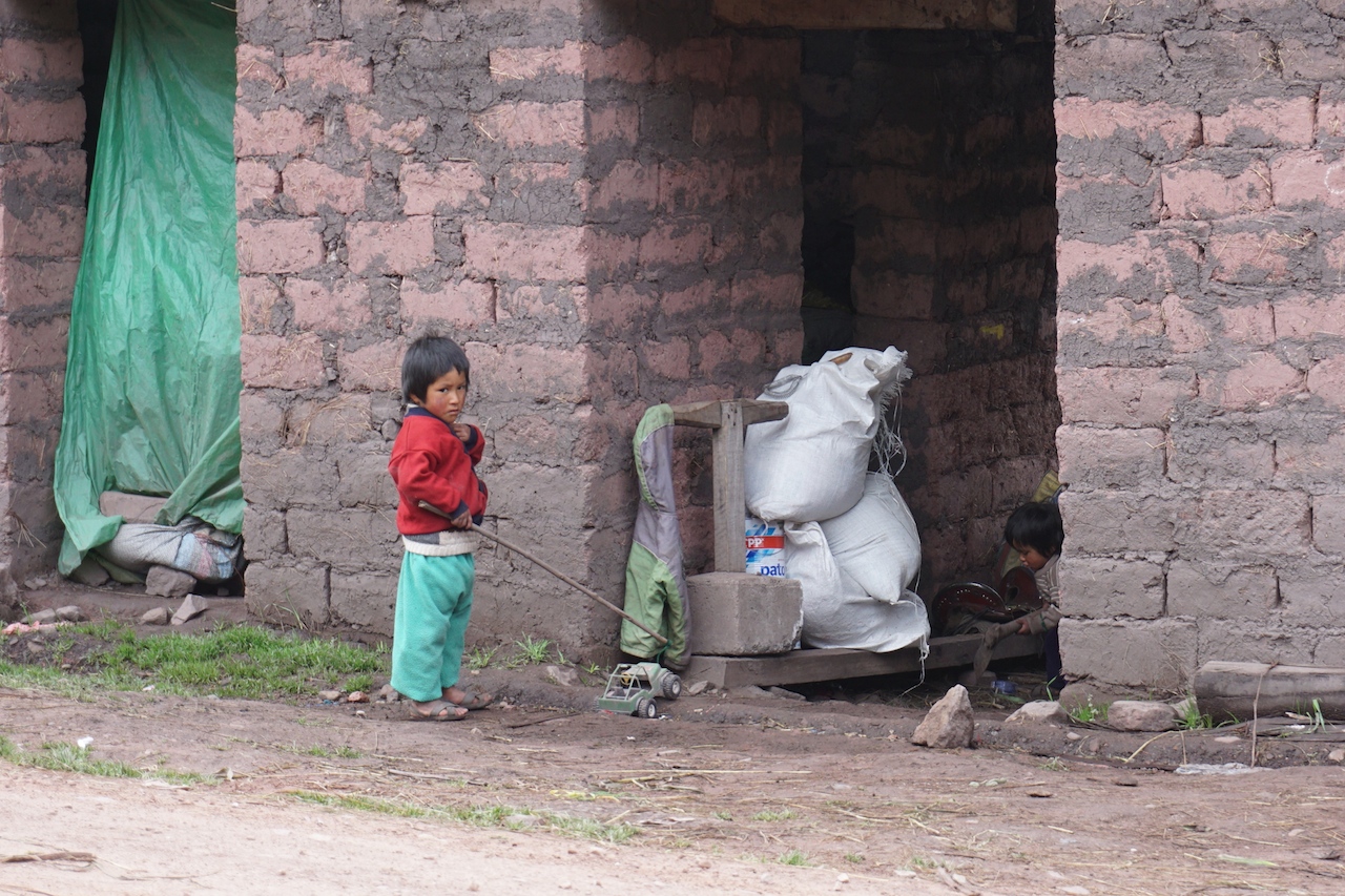  Two village children in Japura.&nbsp; 