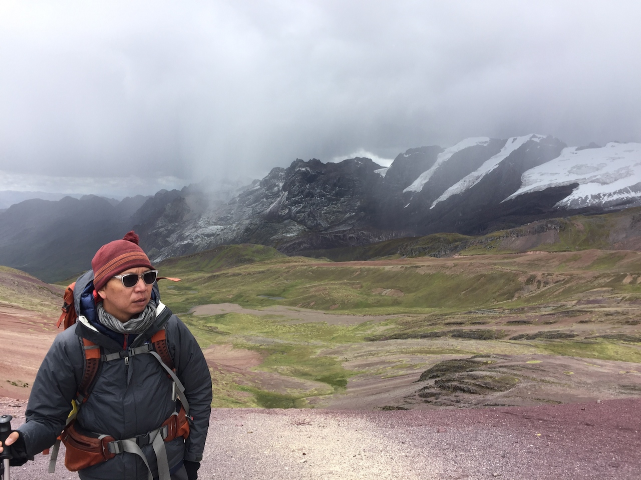 We took a different route back, via "red canyon." As we followed the ridge away from Rainbow Mountain a snowy thunderstorm formed above us. 