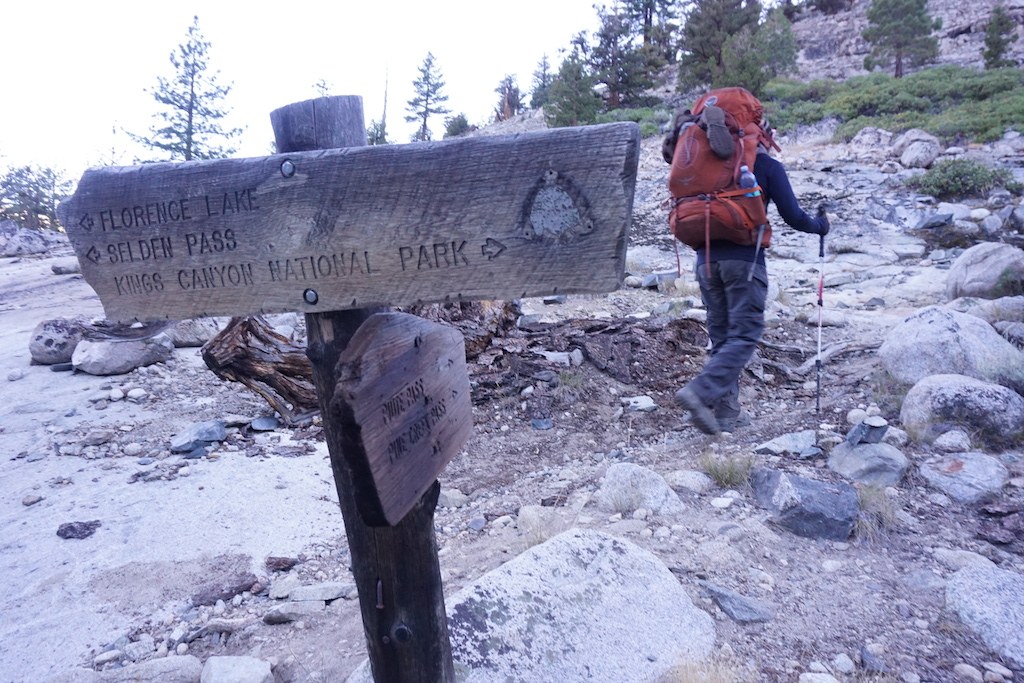  Leaving the JMT and turning onto the Piute Pass trail 