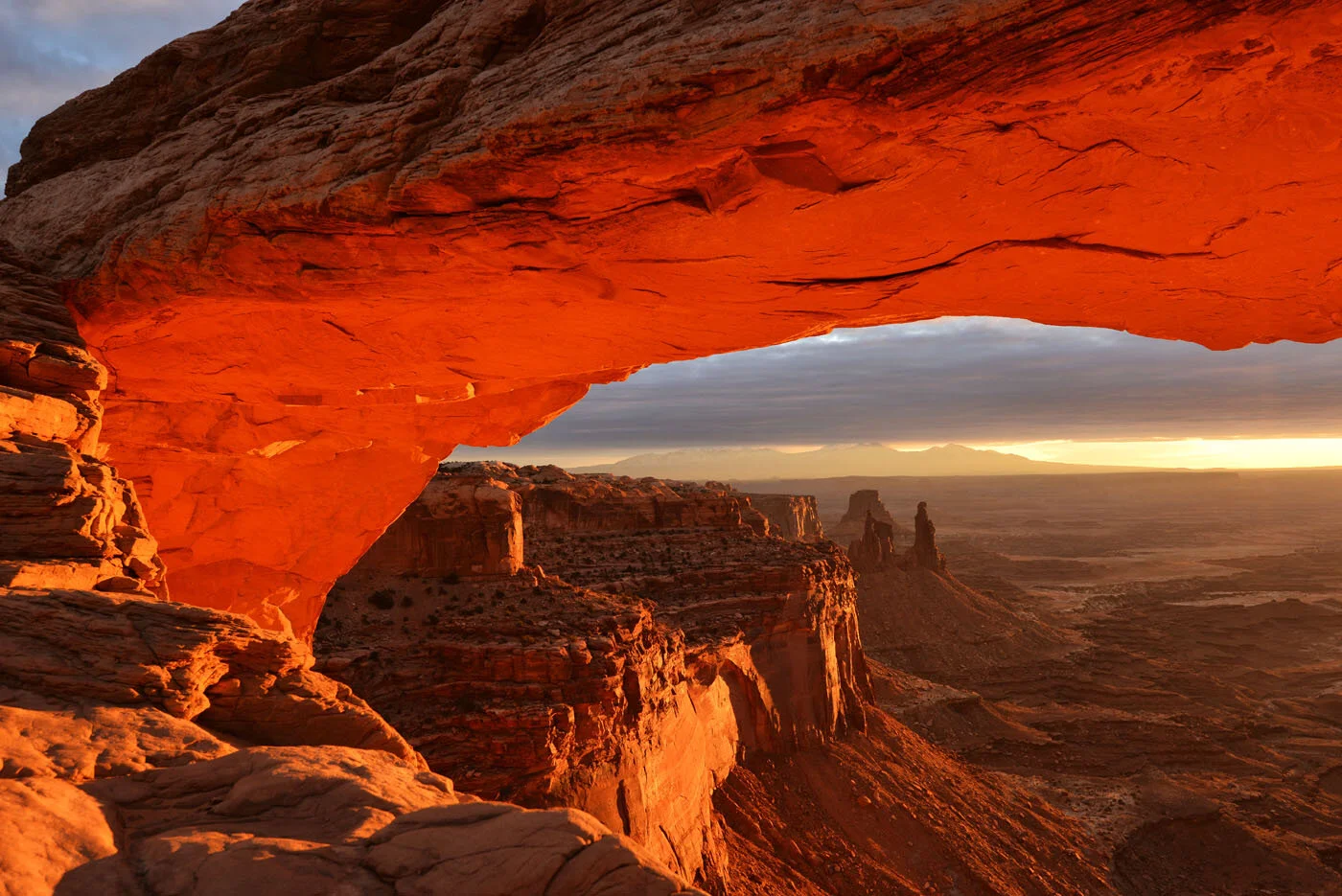 Early Light on Mesa Arch.jpg
