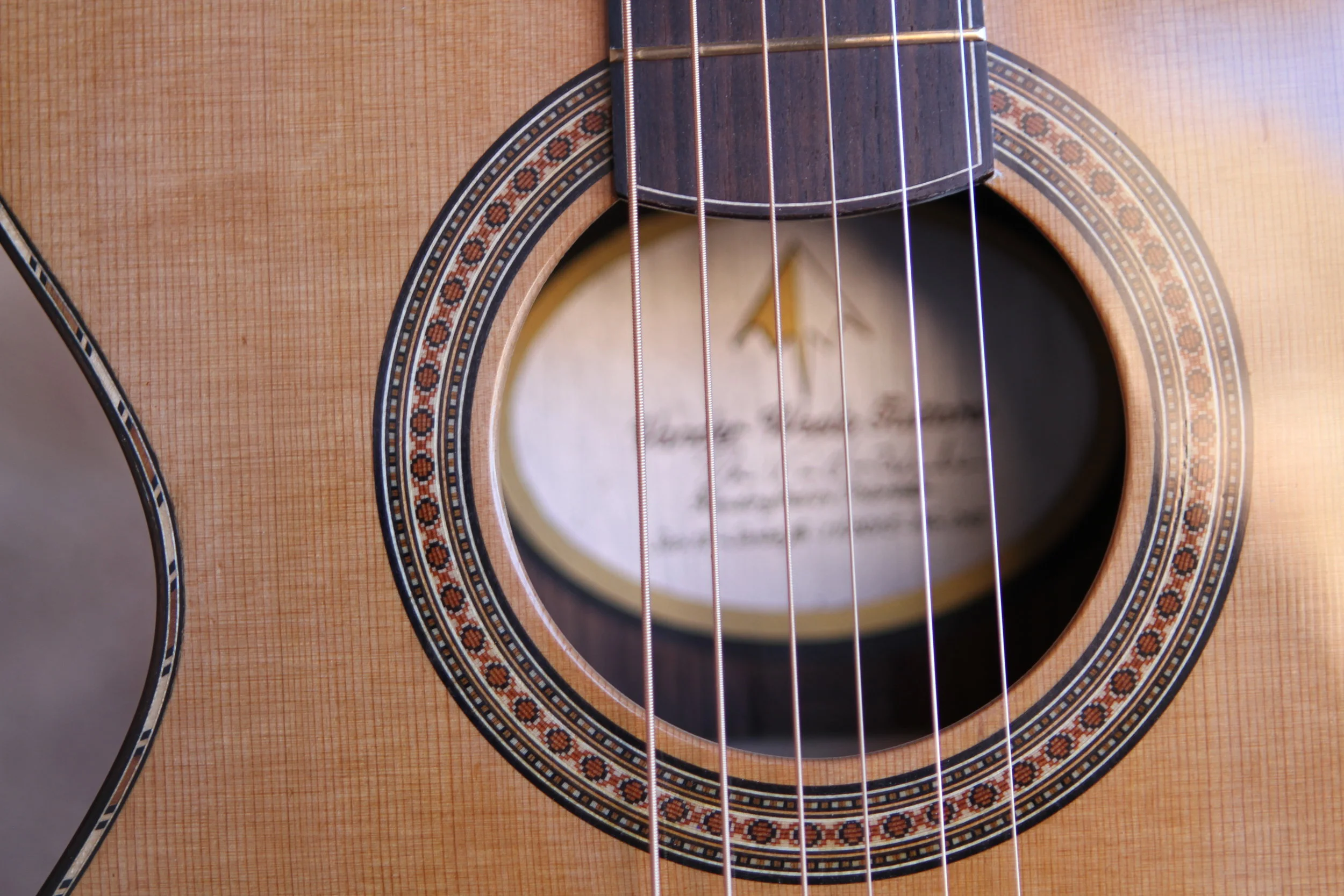  Santa-fe Title rosette inlay into the western red cedar top not only will give you inspiration to play but to create. Santa-Fe model &nbsp; 