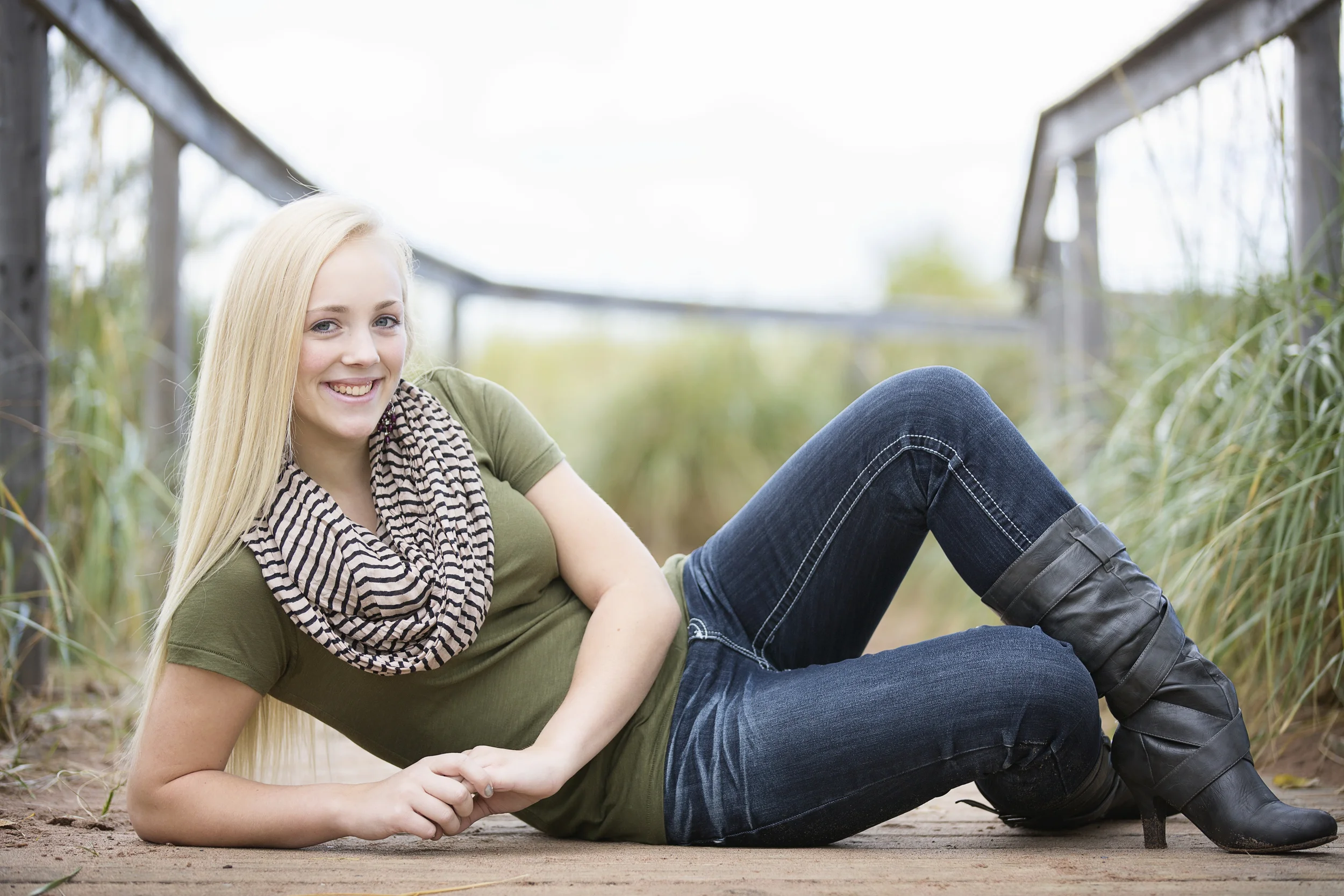 Duluth, MN Natural Light Senior Grad Portrait Photographer 04.jpg