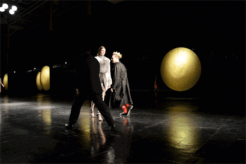 Now THAT’S a daring runway look! Prabal Gurung’s show at New York Fashion Week on Feb. 8 took an interesting turn when a man in a g-string snuck on stage and joined the models on the catwalk.