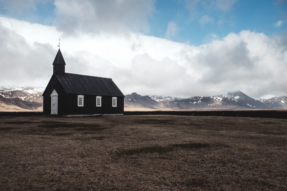 Black church at Búðir