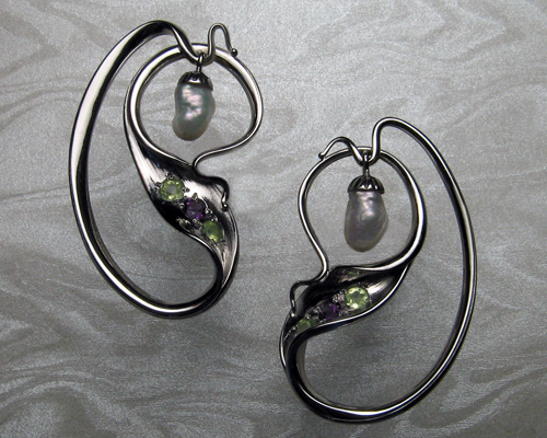 Contemporary art-nouveau earrings with baroque-pearls.