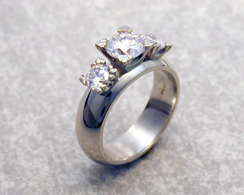 Antique style fishtail setting.