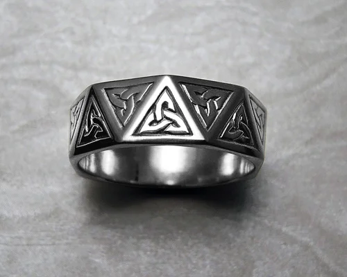 Faceted Celtic Band in 14k White Gold