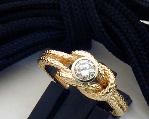 Wedding-knot-ring with diamond.
