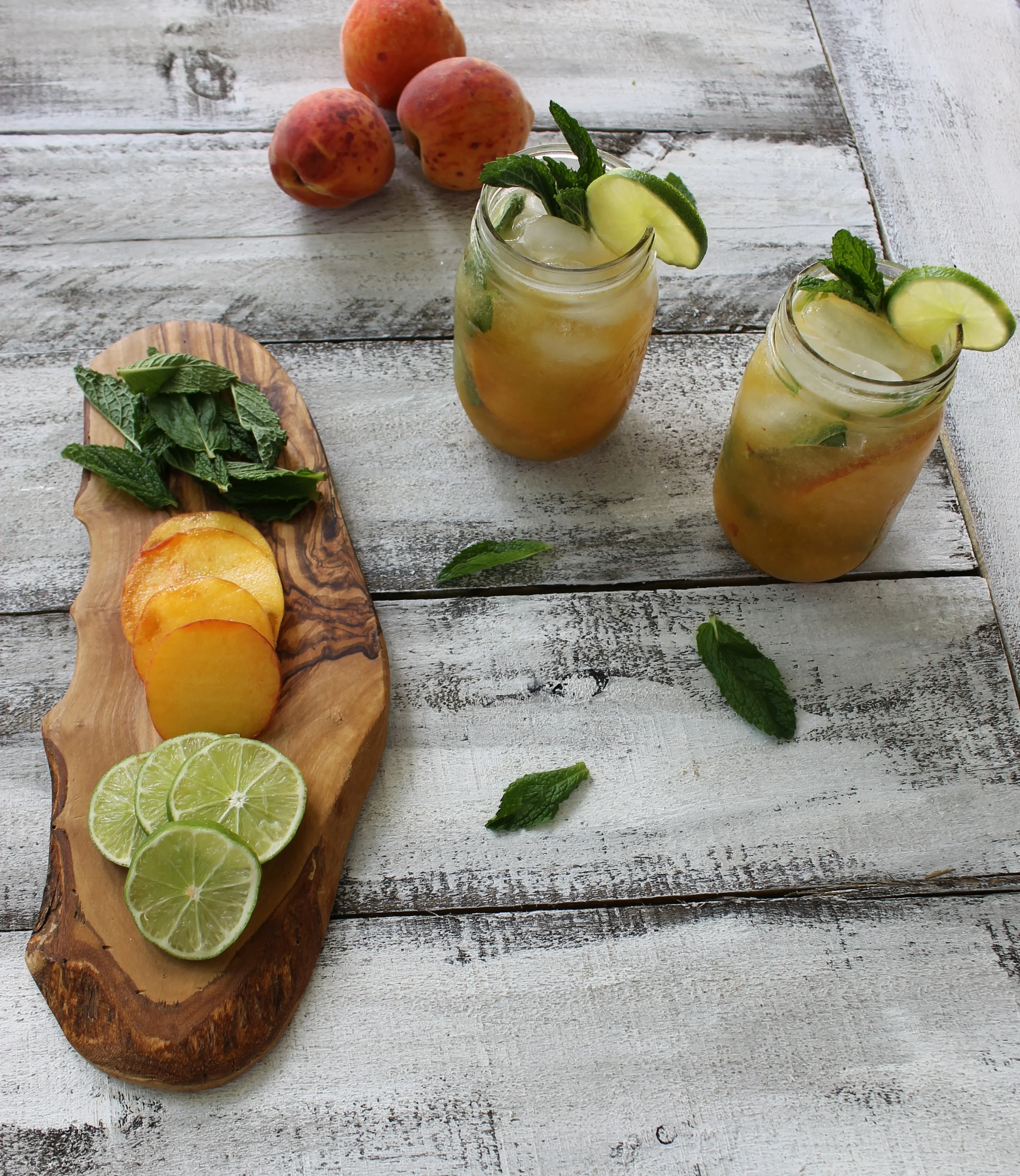 summer peach mojito.jpg
