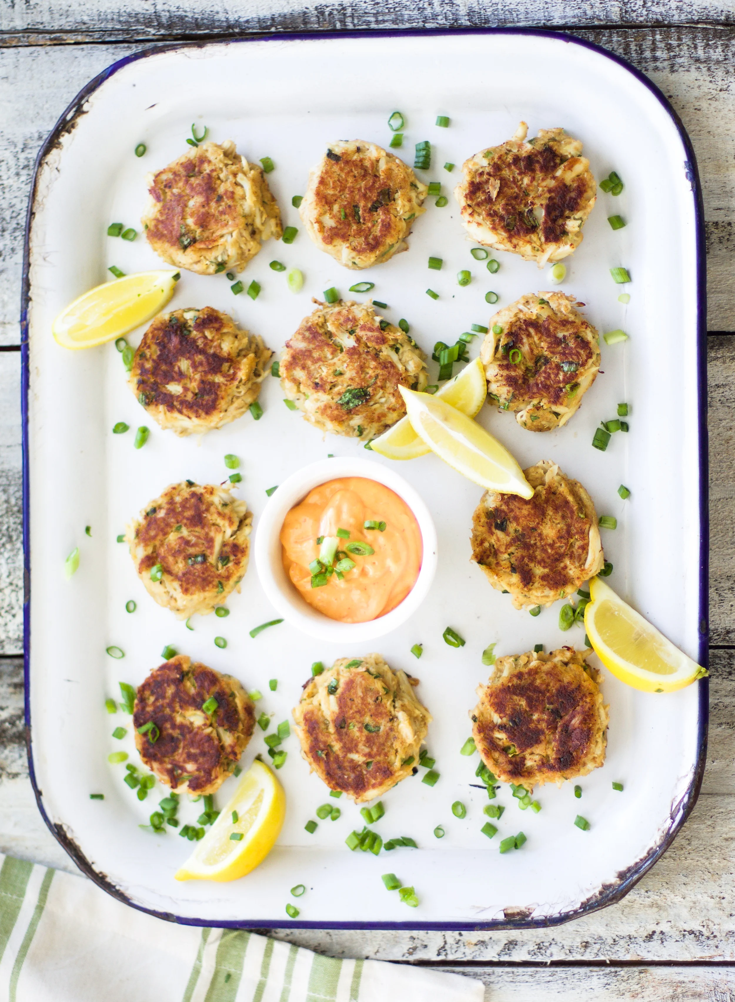 Baked Crab Cakes and Spicy Garlic Dipping Sauce