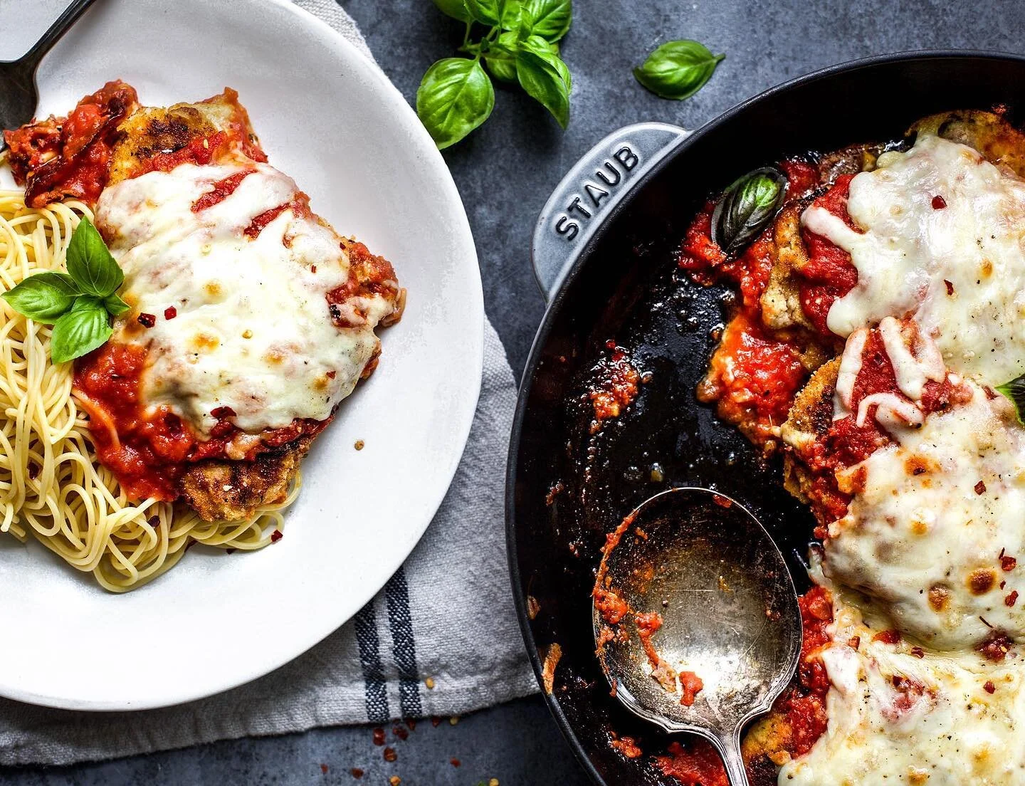 NEW: Easy Skillet Chicken Parmesan for a delicious weeknight dinner with minimal clean up! 🍝🌿
_
Get the full recipe on MyDiaryofUs.com , link in profile! ❤️
.
.
.
#chickenparmesan #chickenrecipes #chicken #dinner #dinnerideas #skilletmeals #onepotmeal #f52community #f52grams #pasta #comfortfood #easyrecipes #dinnerisserved #easydinner #cooking #cookathome #thenewhealthy #healthyish #realsimple #bhgfood #eatdelicious #fallfood #cozyfood #eeeeats #beautifulcuisines #livefolk #lifeandthyme