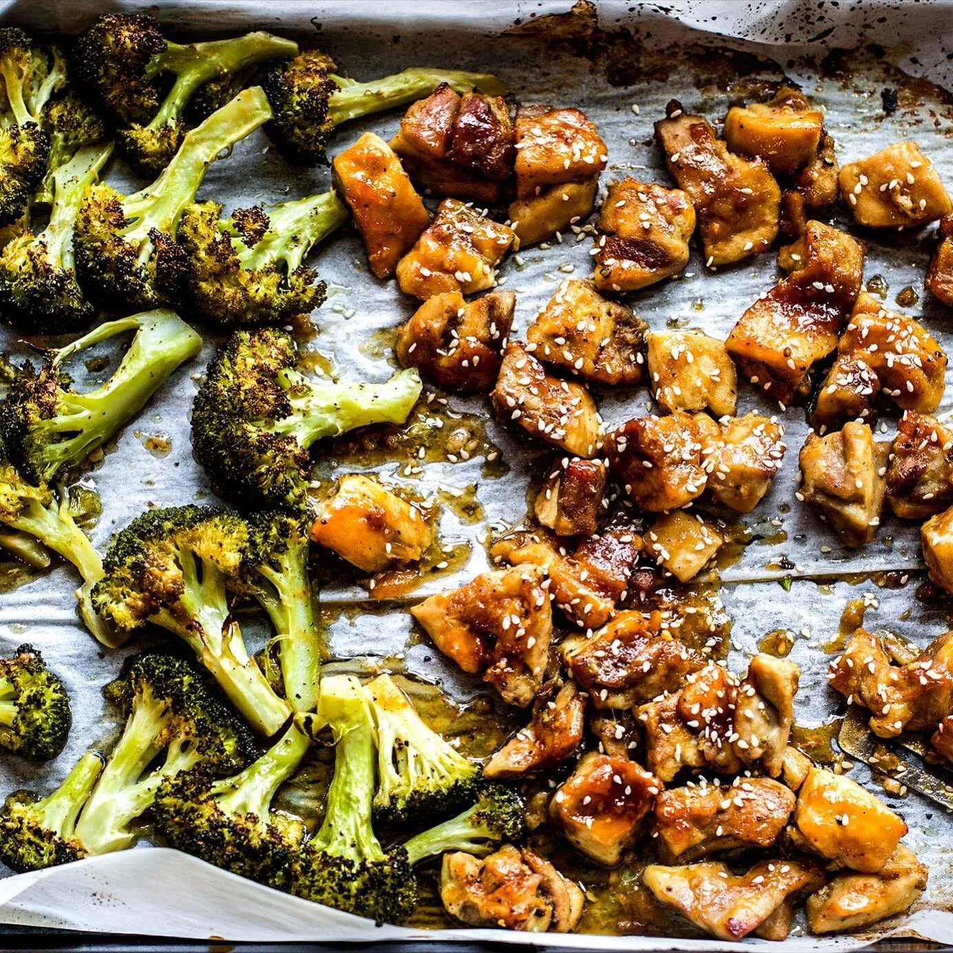 Mid-week sheet pan dinner to the rescue! Apricot Chicken with Broccoli is the easy dinner you need in your life today! 🙌
_
Get the recipe on MyDiaryofUs.com and I also included it in my fall recipe round up! Go get it!
.
.
.
#sheetpandinner #sheetpanmeals #easydinner #f52community #f52grams #easyrecipes #thenewhealthy #cookcl #cookathome #dinnerideas #kidfriendlyfood #healthyfood #dinner #chickenrecipes #chicken #eeeeeats #cooking #cookingathome #cookingwithlove #30minutemeals