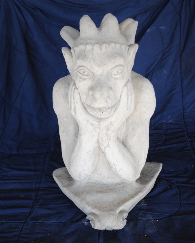 gargoyle--(xl)-spitting.jpg