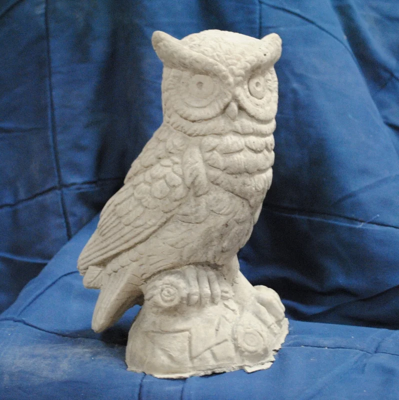 owl--medium-on-stump.jpg