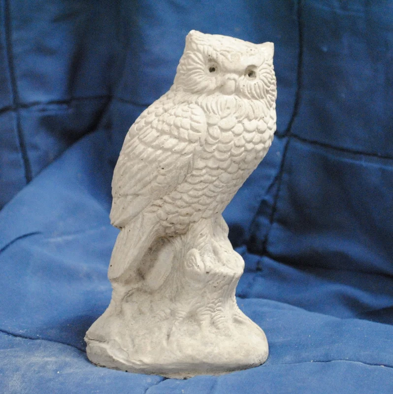 owl--small-on-stump.jpg