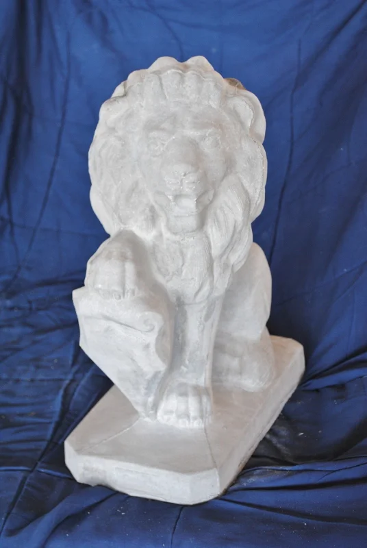 lion--med.-right-(cmc).jpg