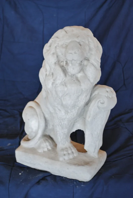 lion--paw-up-on-shield-left.jpg