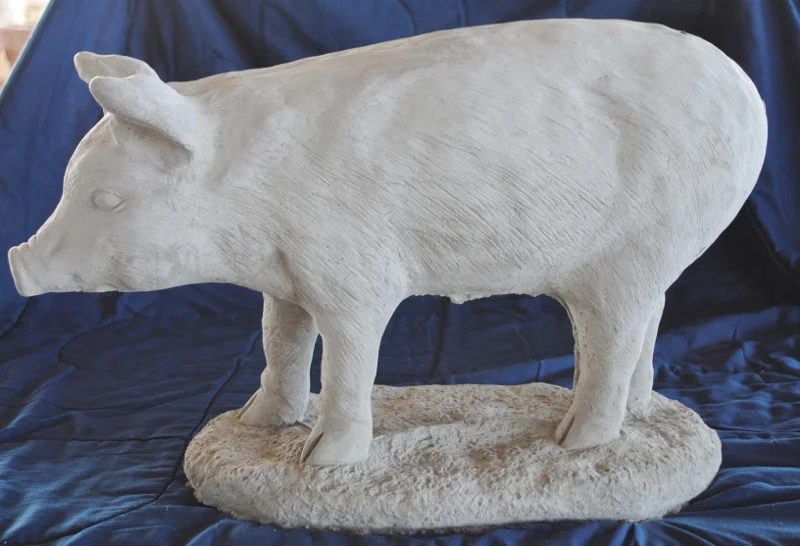 pig--large-on-base (800x546).jpg