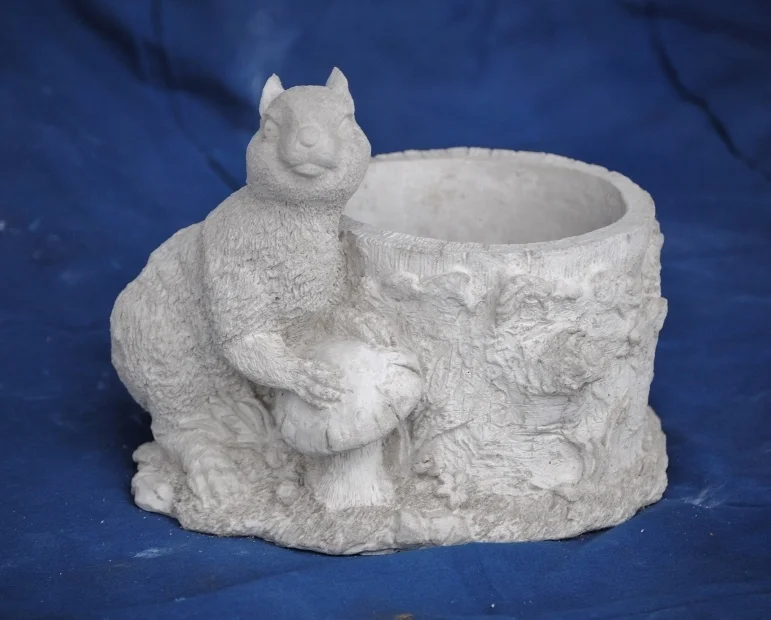 squirrrel planter sm.jpg