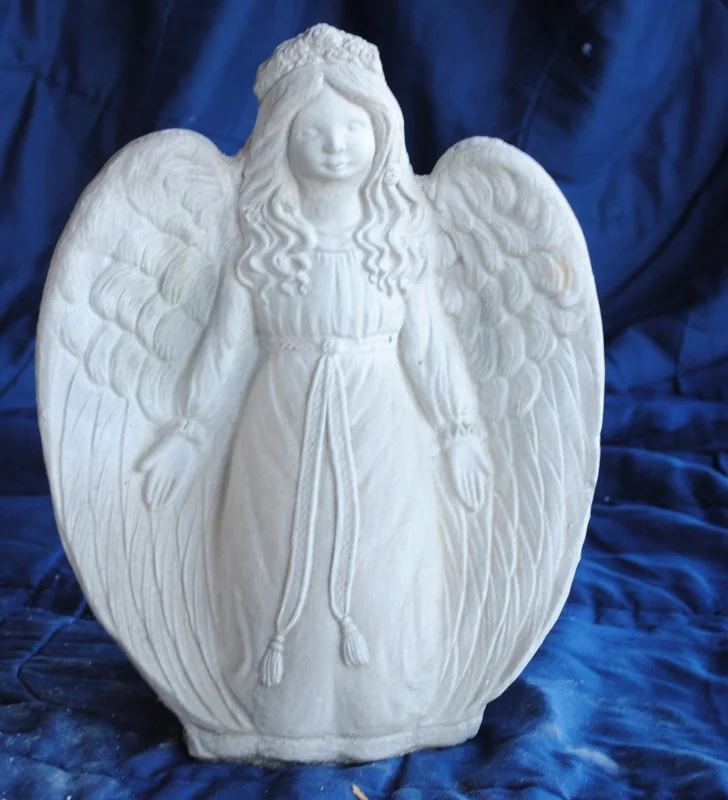 angel--rose-crown-kneeling (728x800).jpg