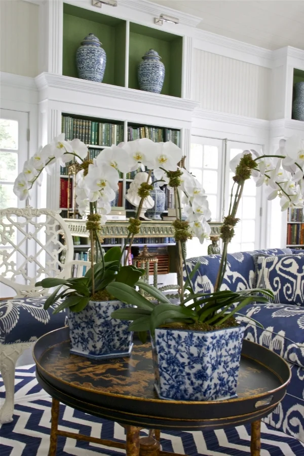 Navy and green go hand and hand! So preppy and clean! By Carolyne Roehm