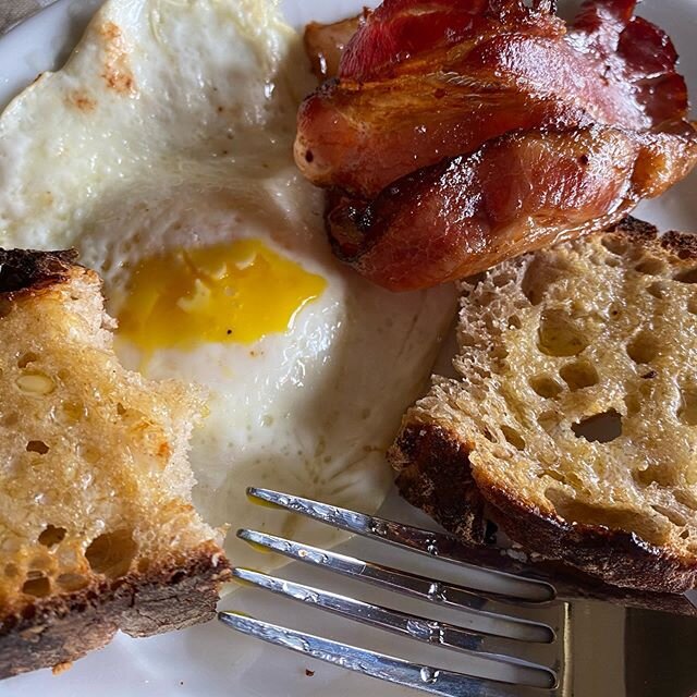 Sunday #morning #breakfast #homemadebread #toast #nueskesapplewoodsmokedbacon #fresheggs #itsyourkitchen