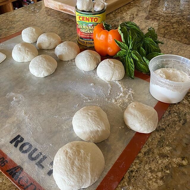 Back to work. Pizza class #pizza #deepdishpizza #margarita #special #itsyourkitchen #cheflife🔪 #cozymeal