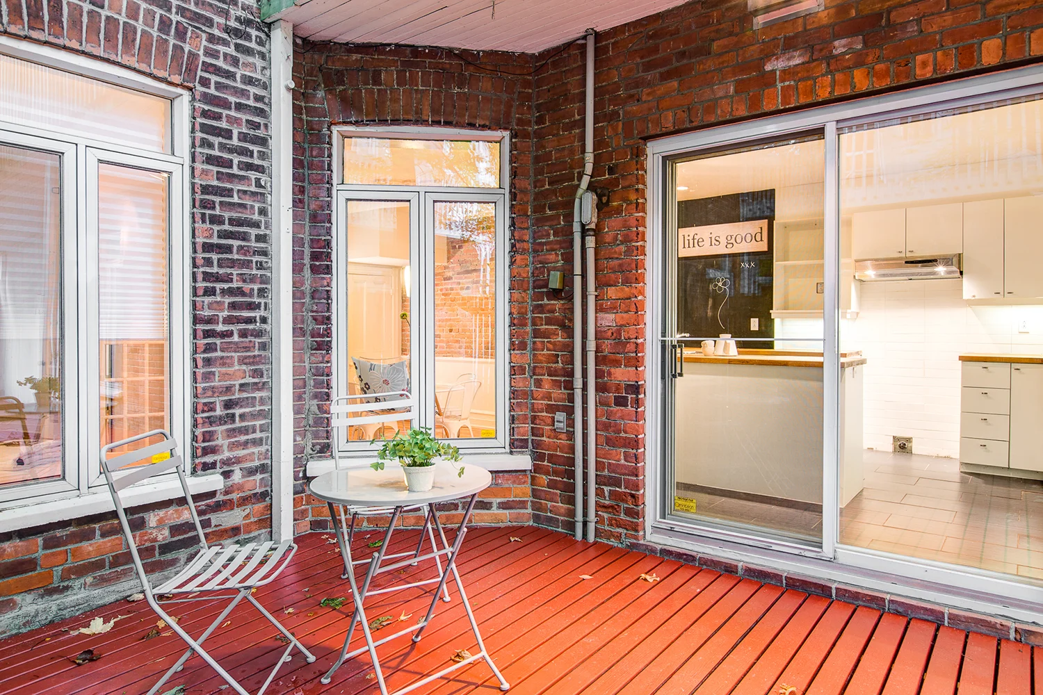 20 leblanc home staging terrasse après.jpg