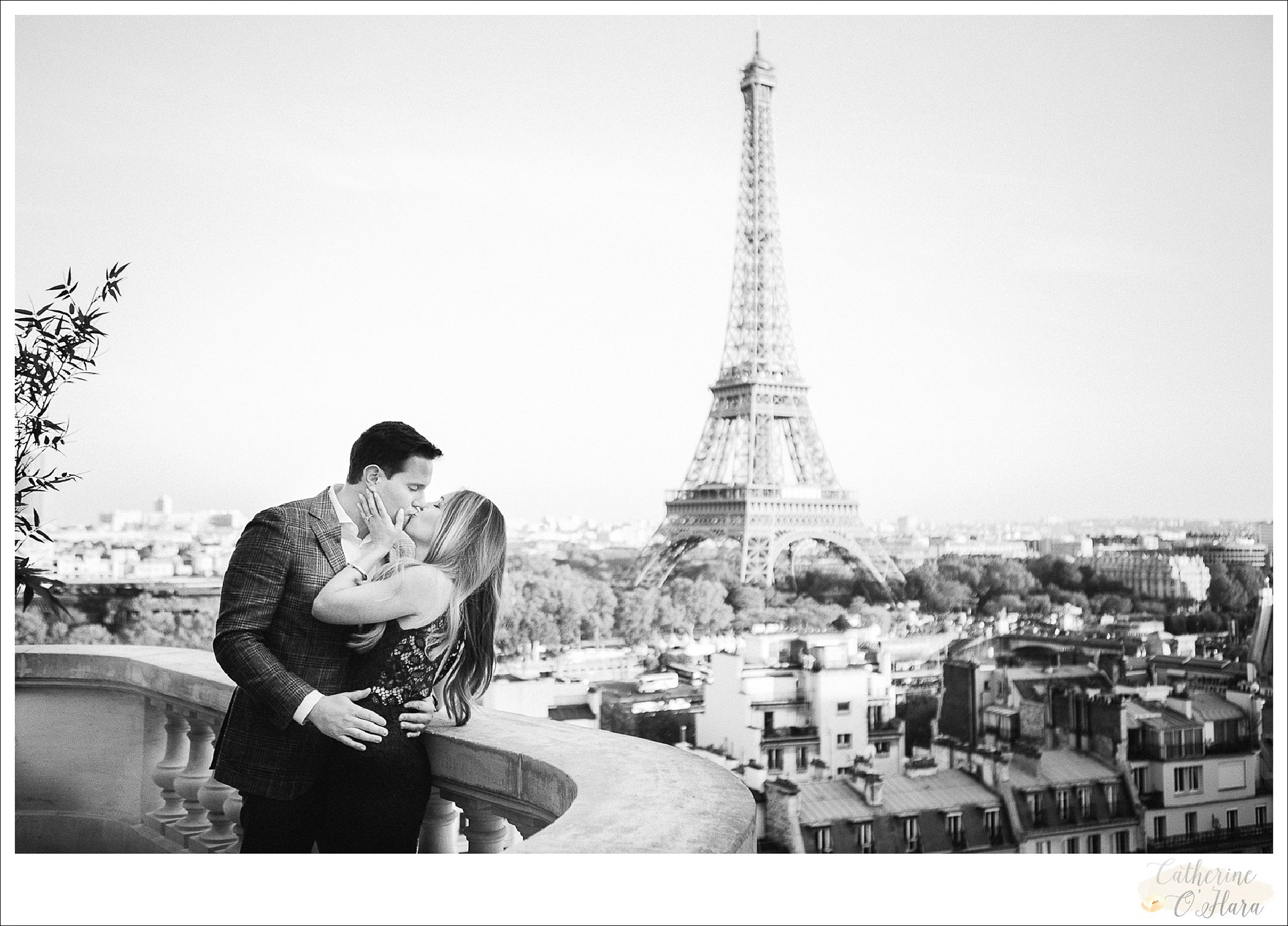 surprise proposal engagement photographer paris france-06.jpg