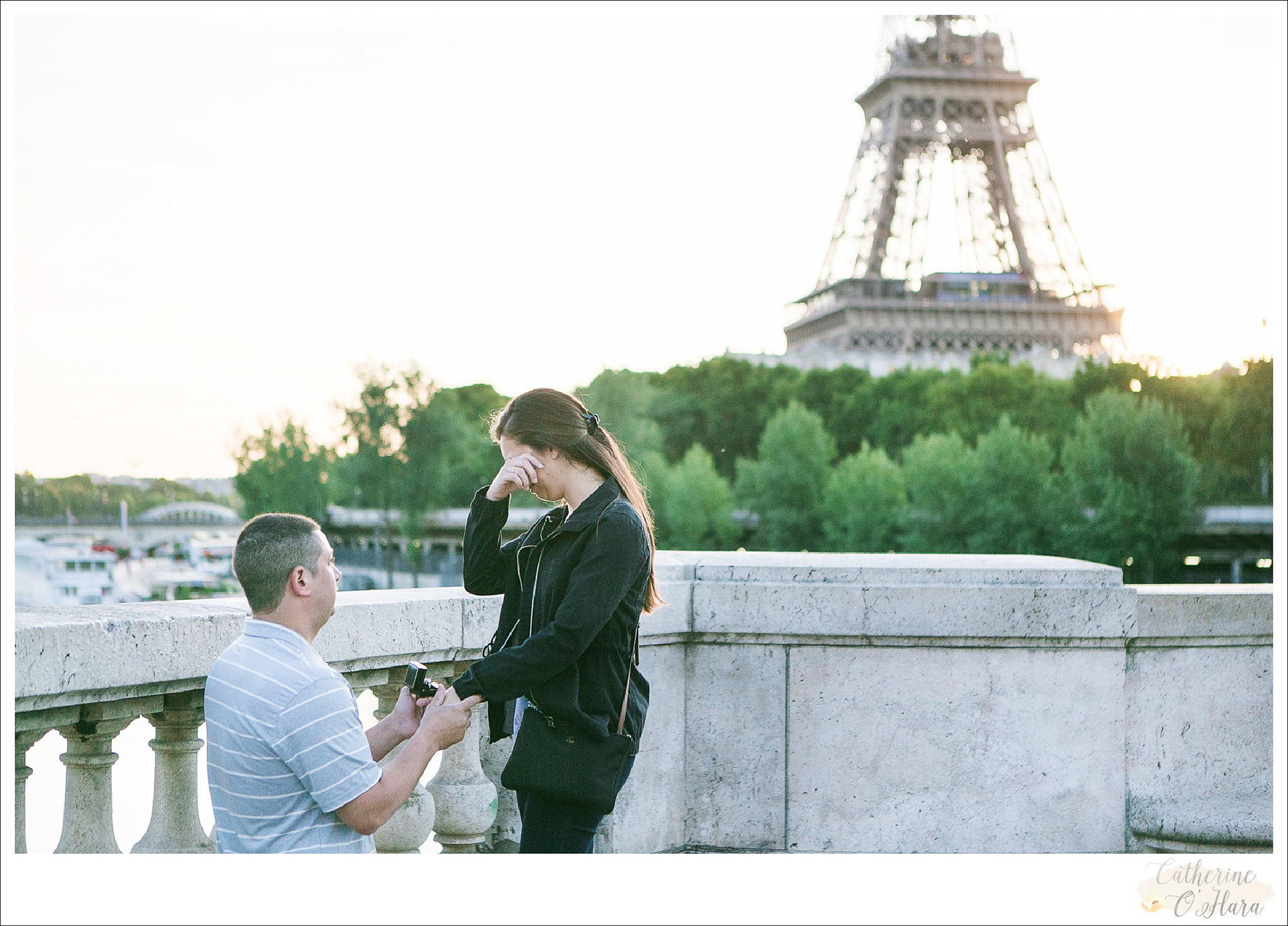 surprise proposal engagement photographer paris france-16.jpg