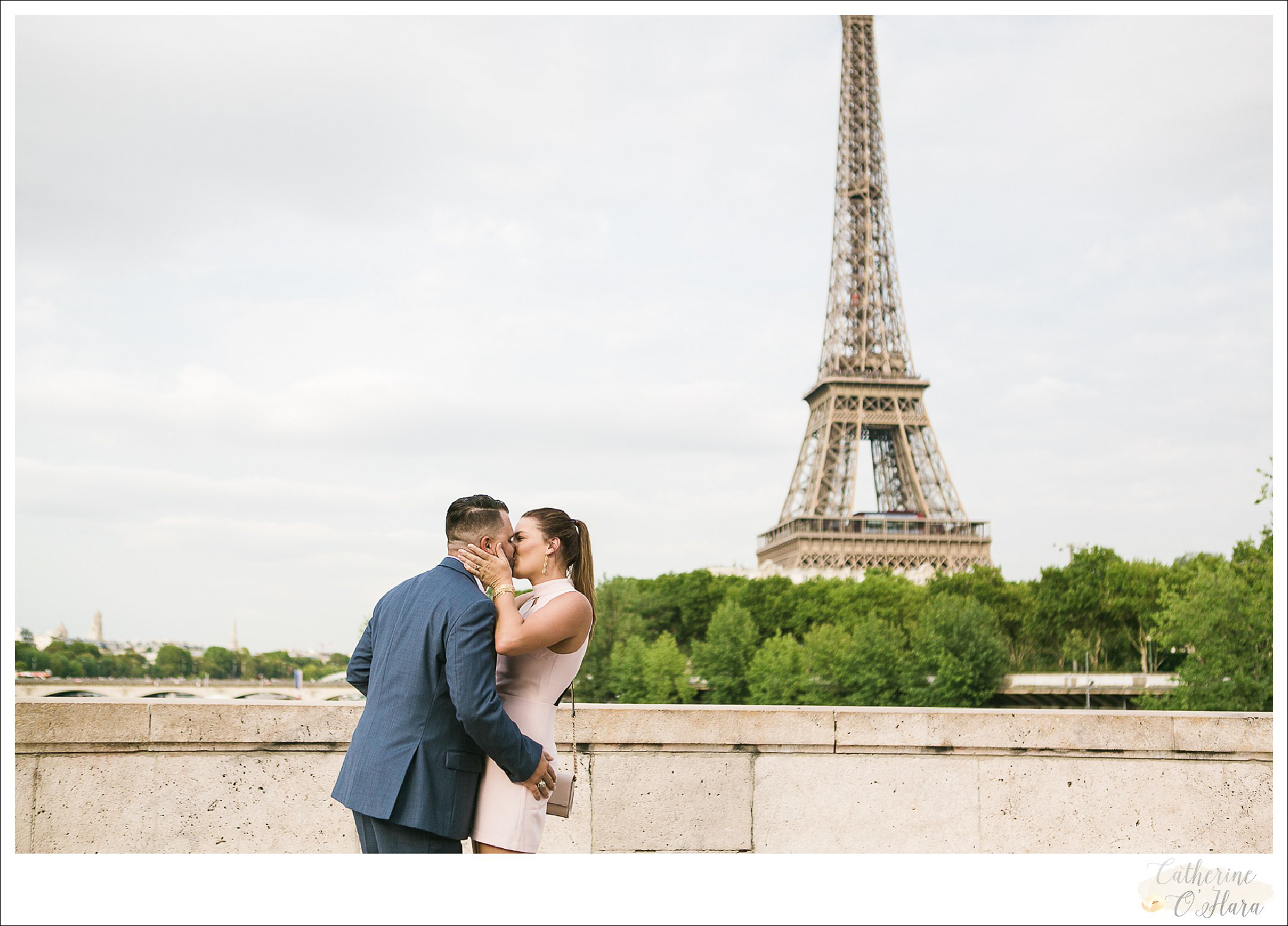 surprise proposal engagement photographer paris france-22.jpg