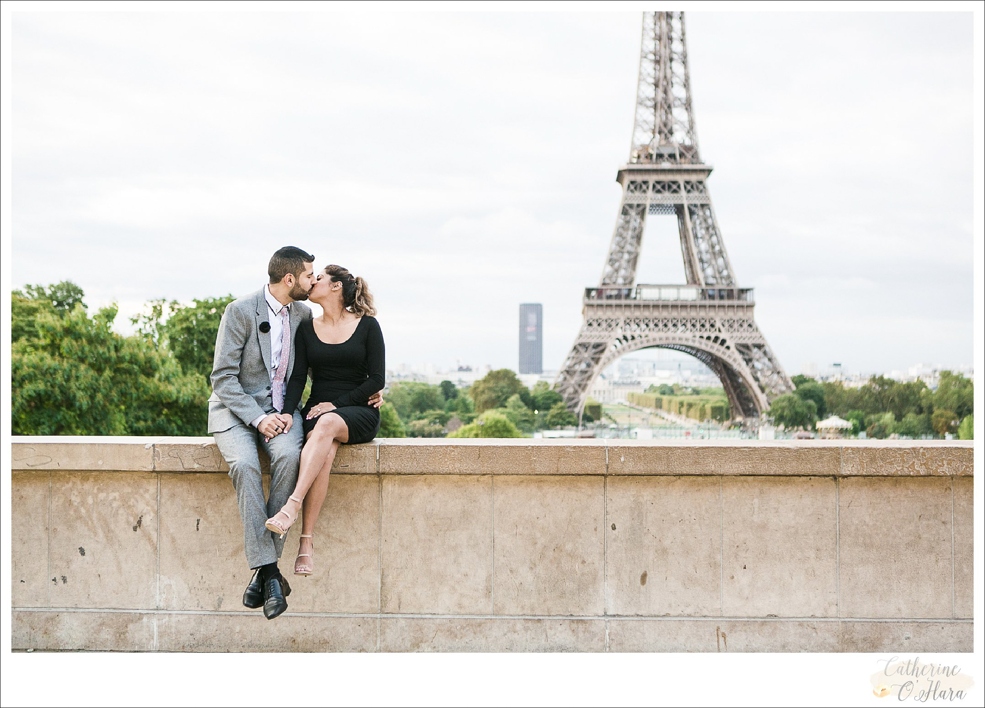 surprise proposal engagement photographer paris france-38.jpg