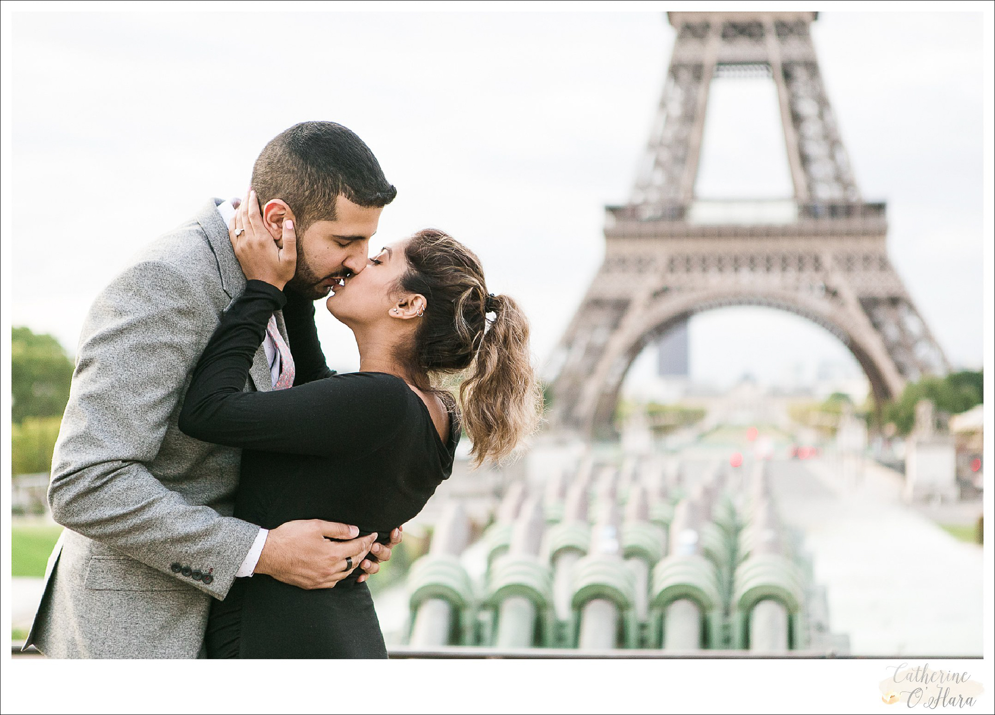 surprise proposal engagement photographer paris france-39.jpg