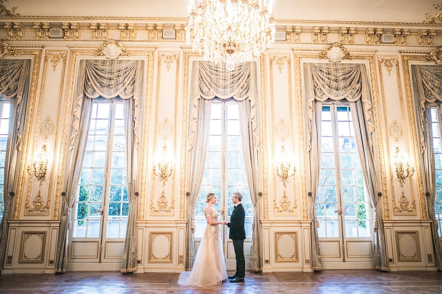 The @shangrilaparis is one of my favorite hotels &amp; wedding venues in Paris so where better for this fabulous vow renewal ceremony to take place! Full photo story coming soon!