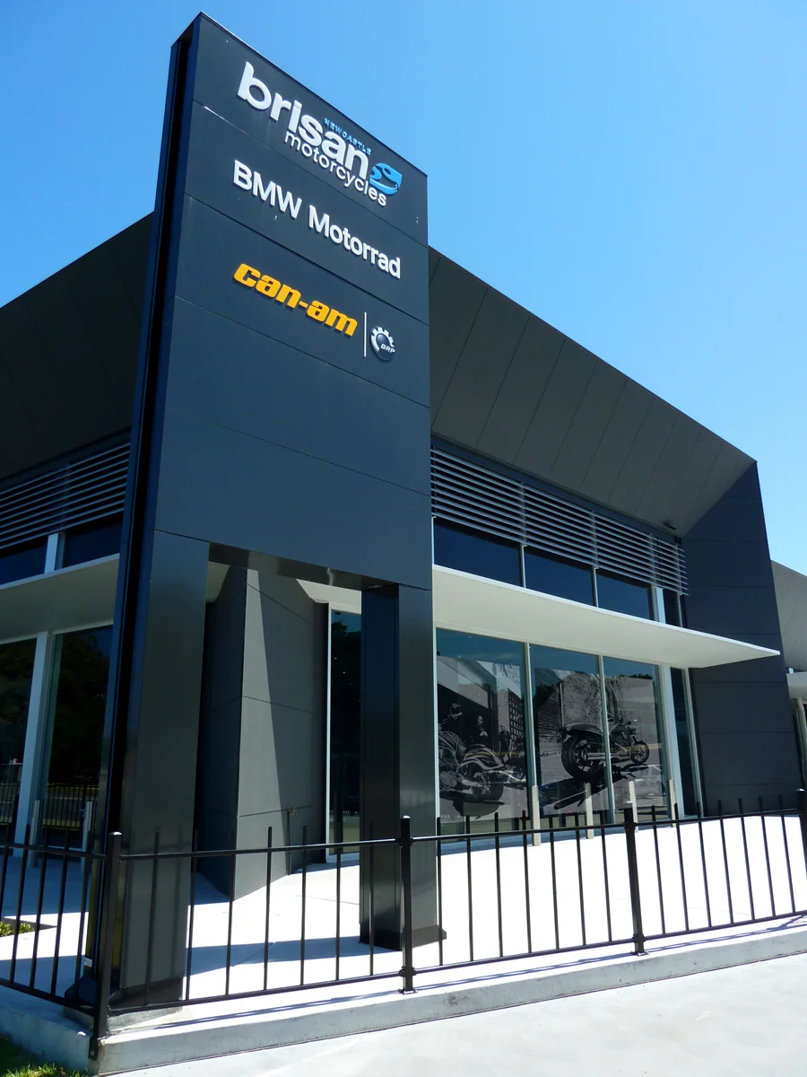 exterior02.jpg