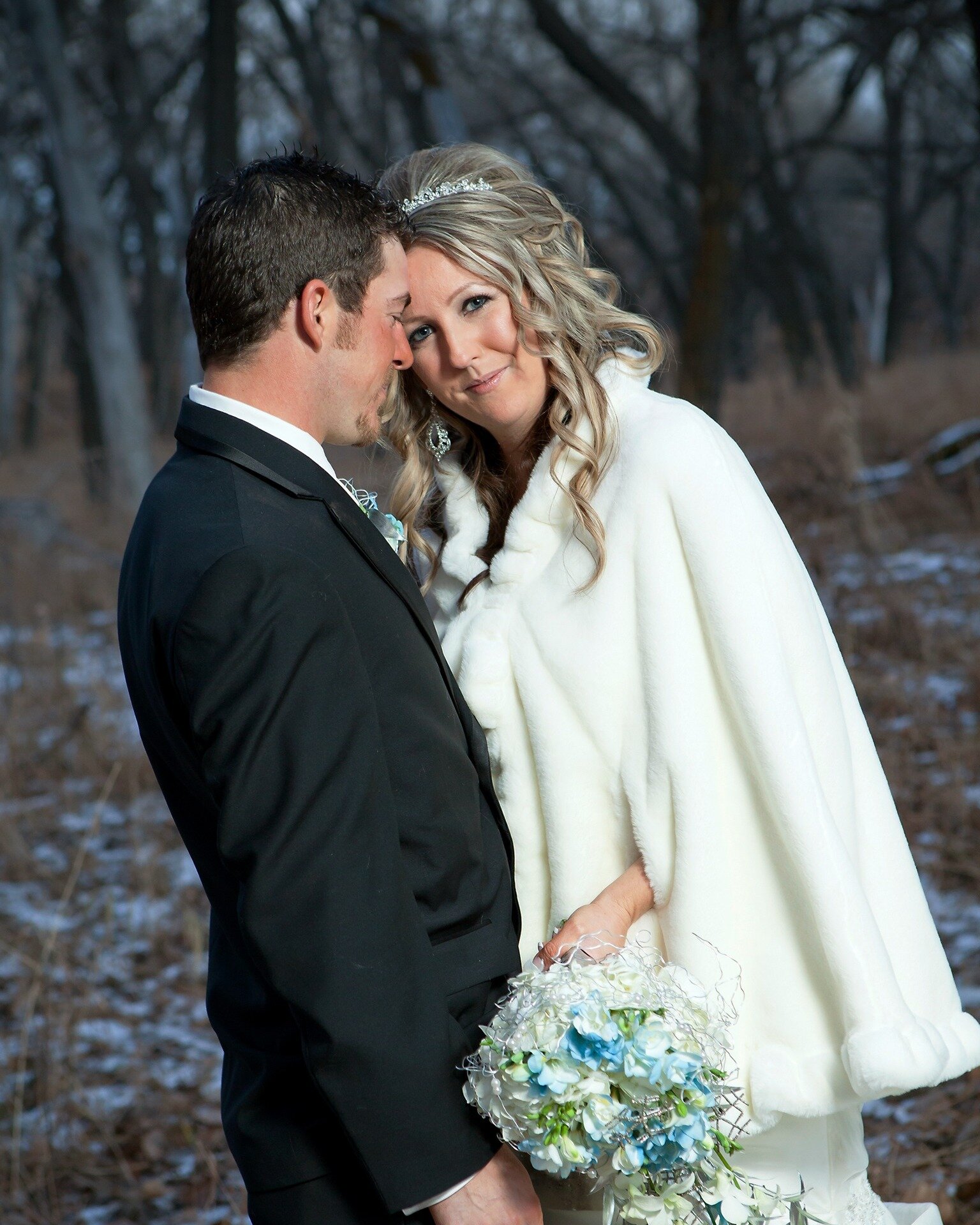 Winter weddings should always include a bridal cape. Staying warm is key when capturing outdoor photos!

#winterwedding #lethbridgephotographer #medicinehatwedding #medicinehatphotographer #outdoorportraits #bridalcape