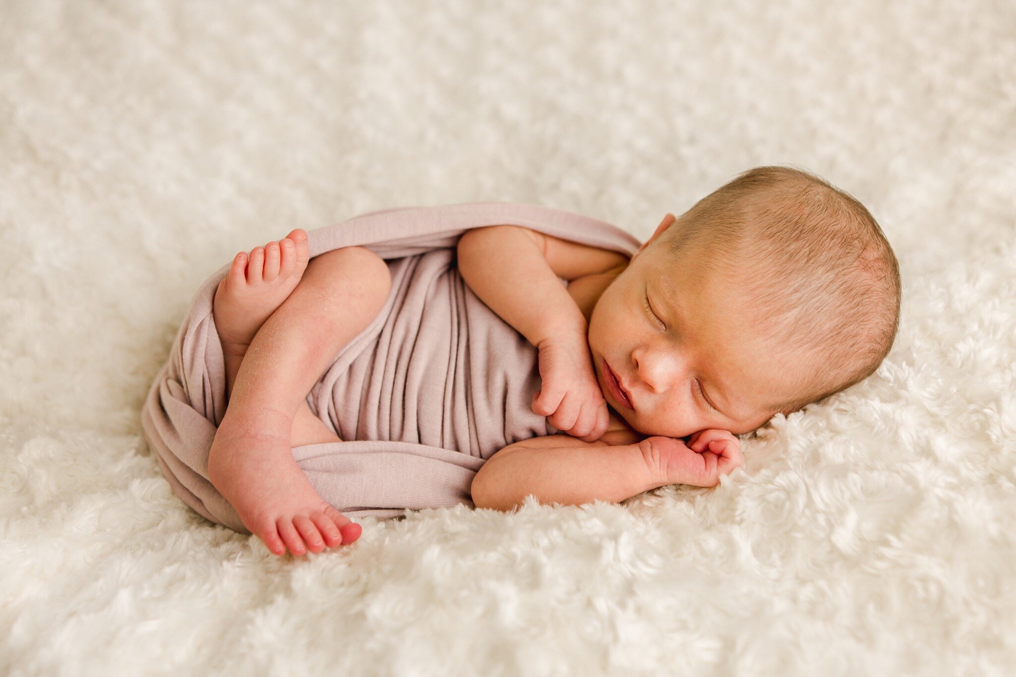 No two babies are alike, which means each newborn session is unique. Some babies love to be fully swaddled, while others prefer to have their arms and legs free. Some babies sleep and others don't want to miss a moment of the experience. My newborn s