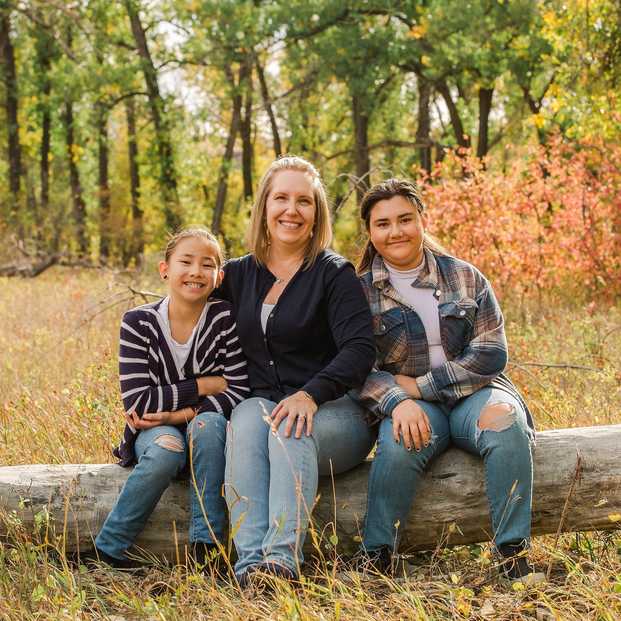 Mother&rsquo;s Day is almost here. Celebrate your mom with a photo session that she can cherish always 💗 

#mothersdaygift #lethbridgephotographer #booknow