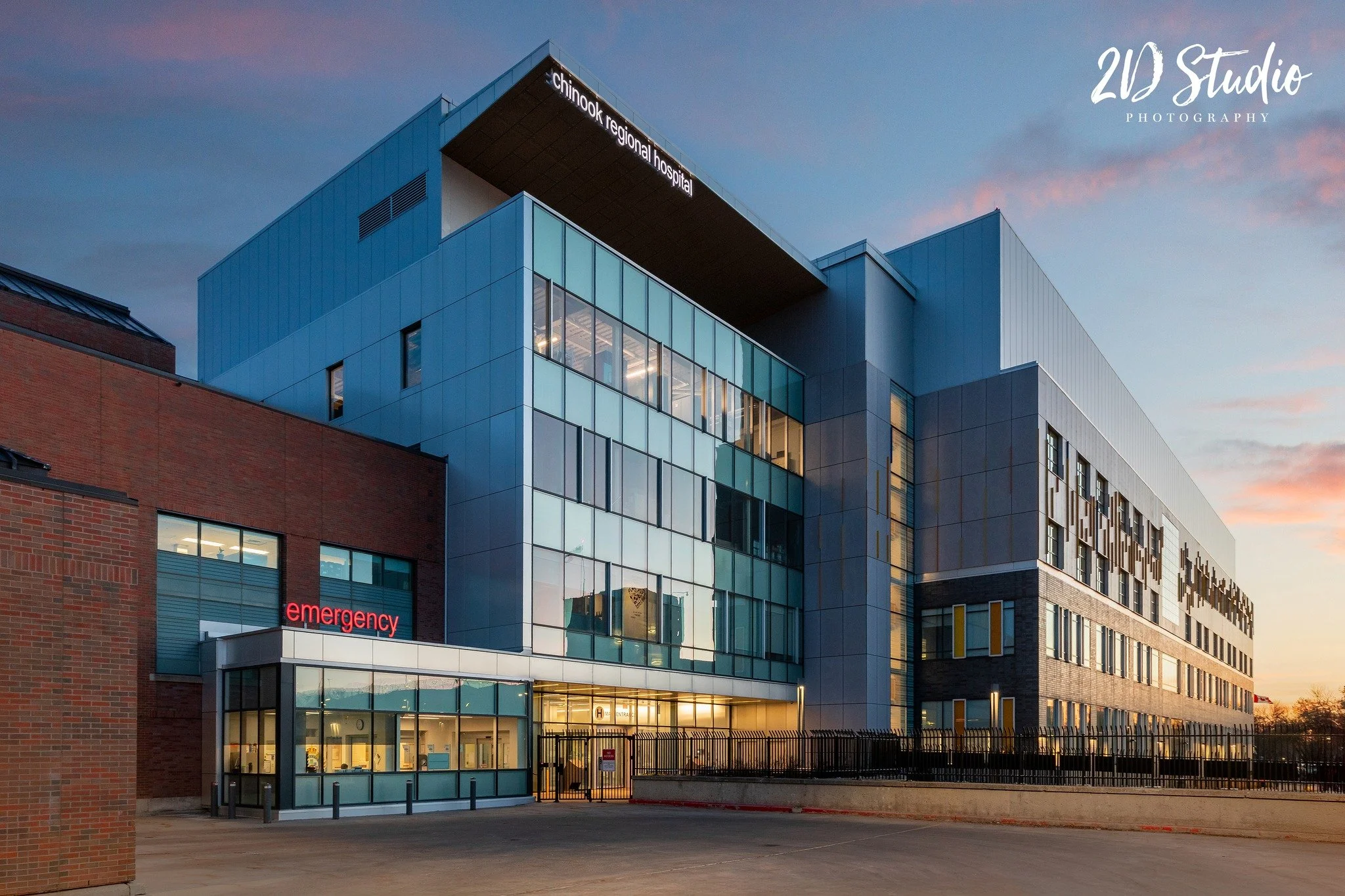 Chinook Regional Hospital in Lethbridge, Alberta. Looking for some stunning architectural images? Reach out for a custom project quote.

#architecturalphotography #yqlphotography #chinookregionalhospital