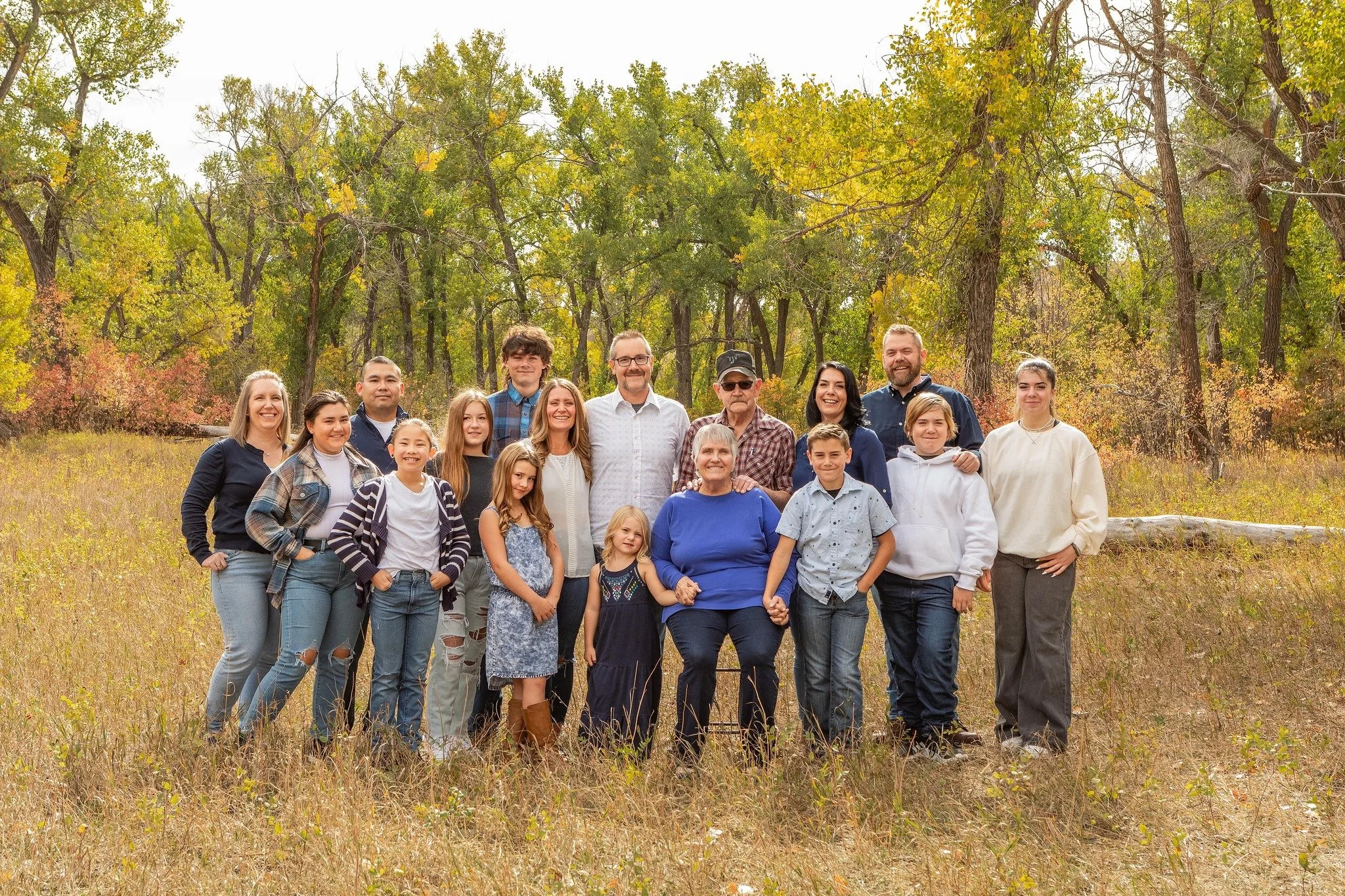 Extended Family Photos are a great way to get everyone together and create memories that will last for a lifetime.