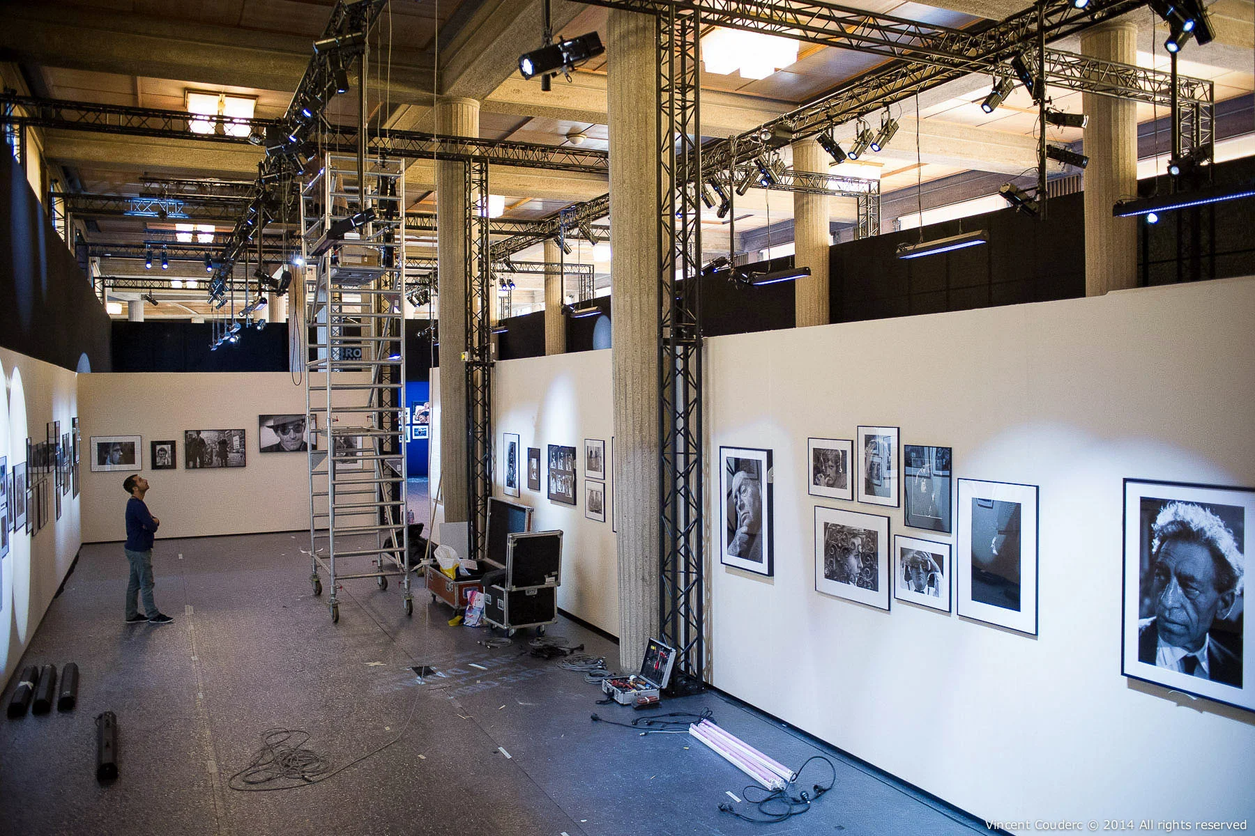 Erwann Collet, directeur lumière Exposition sur le travail du photographe Henri Dauman Palais d'Iéna, Paris, 2014. www.manhattan-darkroom.com