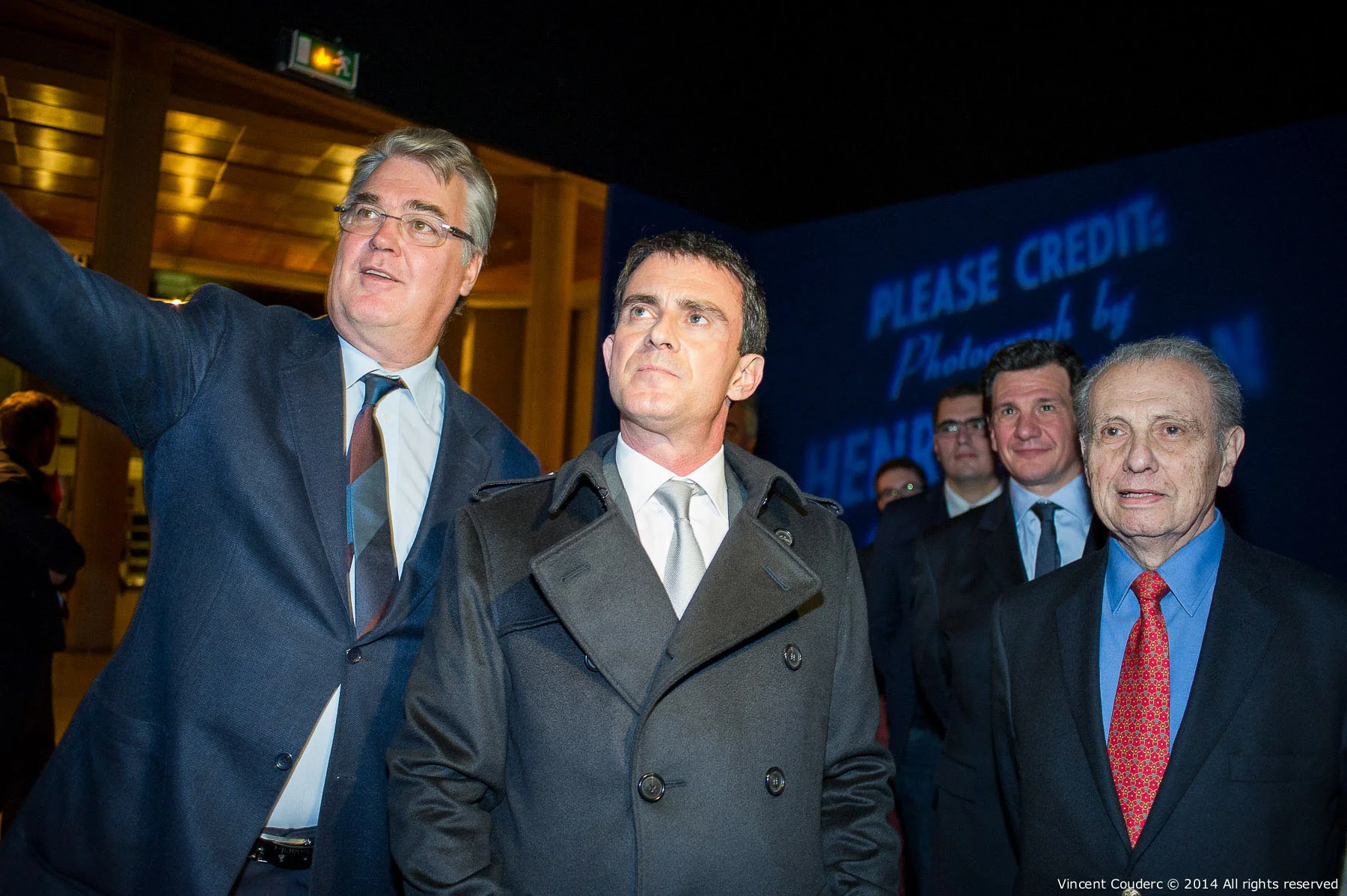 Jean-Paul Delevoye, Manuel Valls premier ministre Français (2014-2016) et Henri Dauman Exposition sur le travail du photographe Henri Dauman Palais d'Iéna, Paris, 2014. www.manhattan-darkroom.com