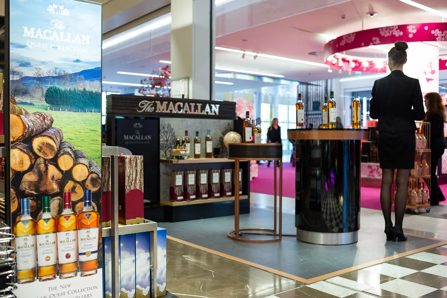 Pop-up store de la nouvelle gamme de whisky Macallan Quest Collection du groupe Edrington Terminal LSM4 Roissy Charles de Gaulle