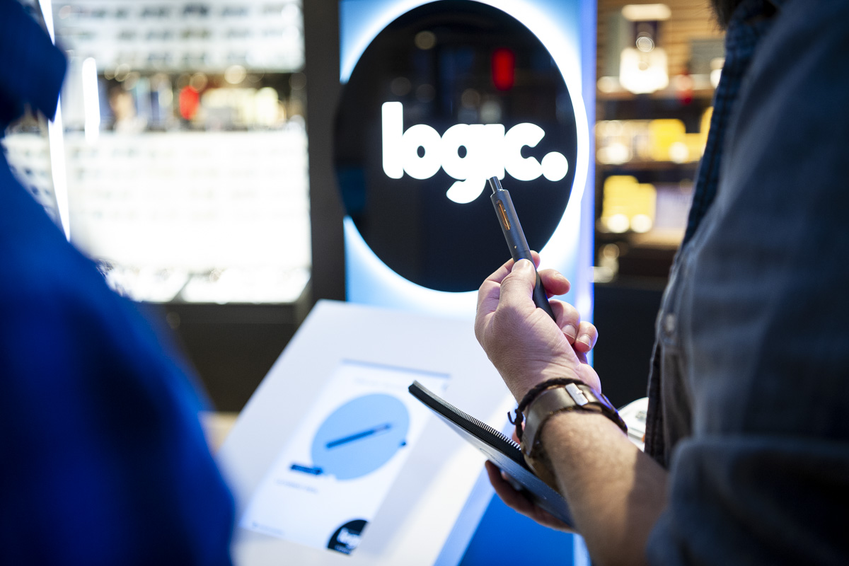 Lancement de la cigarette électronique Logic du groupe Japan Tobacco International Terminal LACM Roissy Charles de Gaulle
