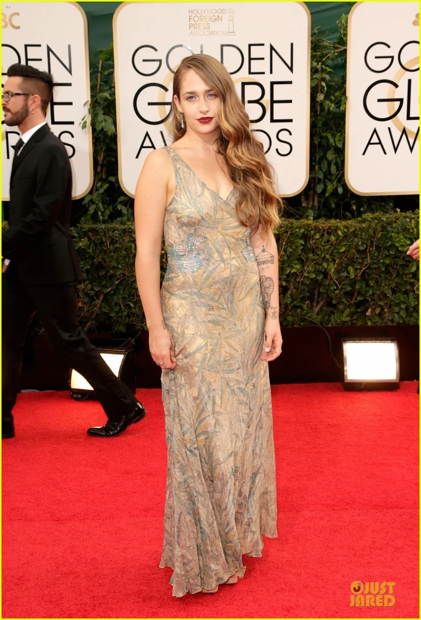 allison-williams-zosia-mamet-golden-globes-2014-03.jpg